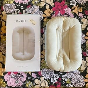 Snuggle Me Organic infant lounger